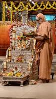Shri Shiva Pujana by HH Swamiji; Picture courtesy Shri Jaikishan Kandlur