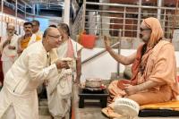 Teertha Vitarana; Picture Courtesy Shri Jaikishan Kandlur