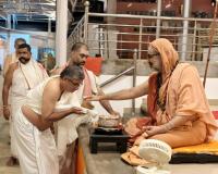Teertha Vitarana; Picture Courtesy Shri Jaikishan Kandlur
