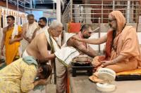 Teertha Vitarana; Picture Courtesy Shri Jaikishan Kandlur