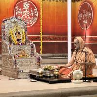 Shri Shiva Pujana by HH Swamiji; Picture Courtesy Shri Jaikishan Kandlur