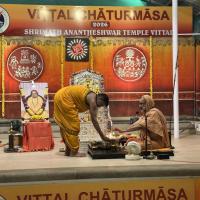 Shri Shiva Pujana by HH Swamiji; Picture Courtesy Shri Jaikishan Kandlur