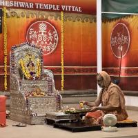 Shri Shiva Pujana by HH Swamiji; Picture Courtesy Shri Jaikishan Kandlur