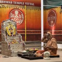 Shri Shiva Pujana by HH Swamiji; Picture Courtesy Shri Jaikishan Kandlur