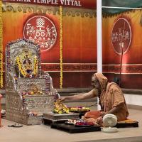 Shri Shiva Pujana by HH Swamiji; Picture Courtesy Shri Jaikishan Kandlur