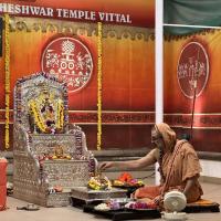 Shri Shiva Pujana by HH Swamiji; Picture Courtesy Shri Jaikishan Kandlur
