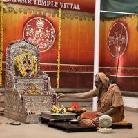 Shri Shiva Pujana by HH Swamiji; Picture Courtesy Shri Jaikishan Kandlur