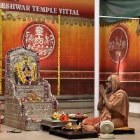 Shri Shiva Pujana by HH Swamiji; Picture Courtesy Shri Jaikishan Kandlur