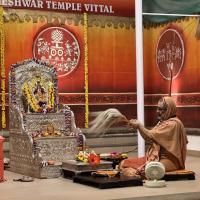 Shri Shiva Pujana by HH Swamiji; Picture Courtesy Shri Jaikishan Kandlur