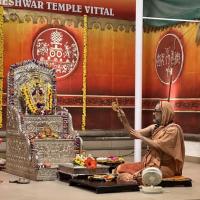 Shri Shiva Pujana by HH Swamiji; Picture Courtesy Shri Jaikishan Kandlur