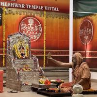 Shri Shiva Pujana by HH Swamiji; Picture Courtesy Shri Jaikishan Kandlur