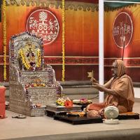 Shri Shiva Pujana by HH Swamiji; Picture Courtesy Shri Jaikishan Kandlur