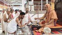 Teertha Vitarana; Picture Courtesy Shri Jaikishan Kandlur