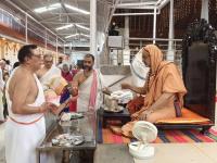 Teertha Vitarana; Picture Courtesy Shri Jaikishan Kandlur