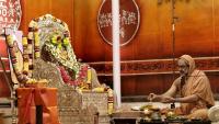 Shri Shiva Pujana by HH Swamiji; Picture Courtesy Shri Jaikishan Kandlur