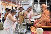 Teertha Vitarana; Picture Courtesy Shri Jaikishan Kandlur