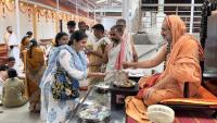 Teertha Vitarana; Picture Courtesy Shri Jaikishan Kandlur