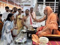 Teertha Vitarana; Picture Courtesy Shri Jaikishan Kandlur