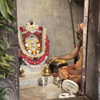 Shodashopachara Puja by HH Swamiji at Shri Mahaganapati Sannidhih. Picture Courtesy Shri Jaikishan Kandlur