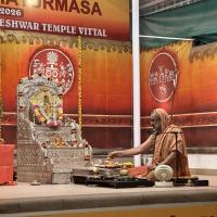 Shri Shiva Pujana by HH Swamiji. Picture Courtesy Shri Jaikishan Kandlur