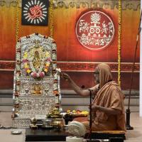 Shri Shiva Pujana by HH Swamiji. Picture Courtesy Shri Jaikishan Kandlur
