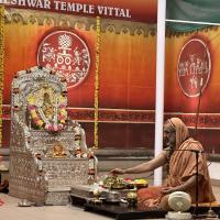 Shri Shiva Pujana by HH Swamiji. Picture Courtesy Shri Jaikishan Kandlur