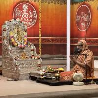 Shri Shiva Pujana by HH Swamiji. Picture Courtesy Shri Jaikishan Kandlur