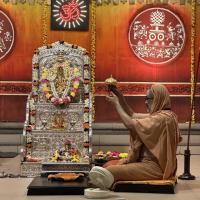 Shri Shiva Pujana by HH Swamiji. Picture Courtesy Shri Jaikishan Kandlur