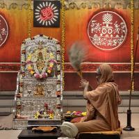 Shri Shiva Pujana by HH Swamiji. Picture Courtesy Shri Jaikishan Kandlur