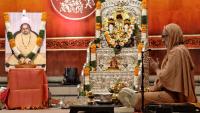 Shri Shiva Pujana by HH Swamiji; Picture courtesy Shri Jaikishan Kandlur