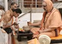 Teertha Vitarana; Picture courtesy Shri Jaikishan Kandlur