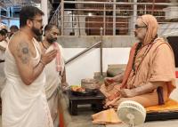 Teertha Vitarana; Picture courtesy Shri Jaikishan Kandlur