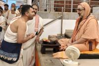 Teertha Vitarana; Picture courtesy Shri Jaikishan Kandlur