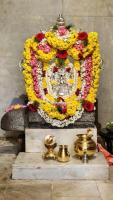 Aarati at Shri Mahaganapati Sannidhih by HH Swamiji; Picture Courtesy Shri Jaikishan Kandlur