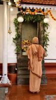 Aarati at Shri Mahaganapati Sannidhih by HH Swamiji; Picture Courtesy Shri Jaikishan Kandlur