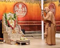 Shri Shiva Pujana by HH Swamiji; Picture Courtesy Shri Jaikishan Kandlur