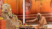 Shri Shiva Pujana by HH Swamiji; Picture Courtesy Shri Jaikishan Kandlur