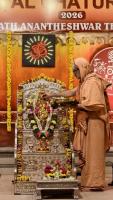 Shri Shiva Pujana by HH Swamiji; Picture Courtesy Shri Jaikishan Kandlur