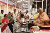 Teertha Vitarana; Picture Courtesy Shri Jaikishan Kandlur