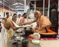Teertha Vitarana; Picture Courtesy Shri Jaikishan Kandlur