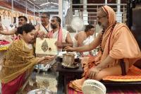 Teertha Vitarana; Picture Courtesy Shri Jaikishan Kandlur