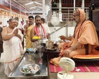 Teertha Vitarana; Picture Courtesy Shri Jaikishan Kandlur
