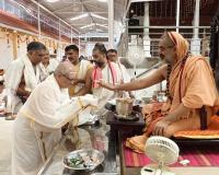 Teertha Vitarana; Picture Courtesy Shri Jaikishan Kandlur