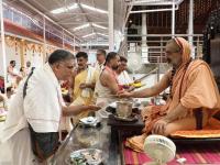 Teertha Vitarana; Picture Courtesy Shri Jaikishan Kandlur