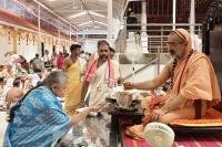 Teertha Vitarana; Picture Courtesy Shri Jaikishan Kandlur