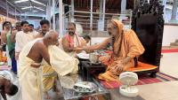 Teertha Vitarana; Picture Courtesy Shri Jaikishan Kandlur