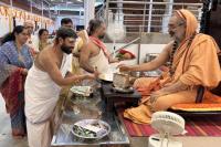 Teertha Vitarana; Picture Courtesy Shri Jaikishan Kandlur