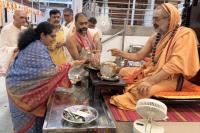 Teertha Vitarana; Picture Courtesy Shri Jaikishan Kandlur