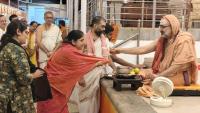 Teertha Vitarana; Picture Courtesy Shri Jaikishan Kandlur