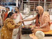 Teertha Vitarana; Picture Courtesy Shri Jaikishan Kandlur